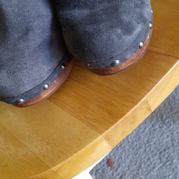 UGG Kaylee Grey Suede Clogs - Picture 12 of 13